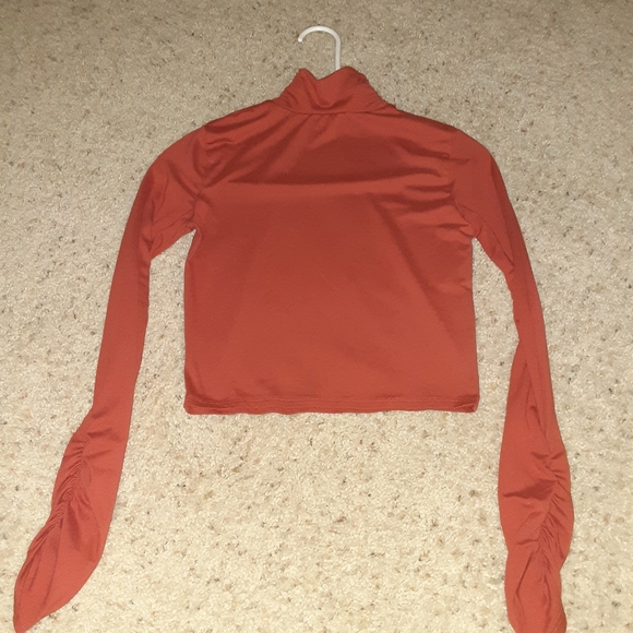Tops - Crop top burnt orange with long sleeves 🥰